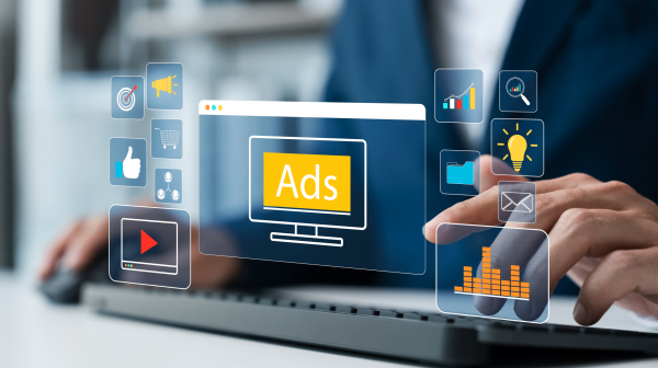 Online Advertising Concepts To Target Customers, Influencer Marketing Social media.